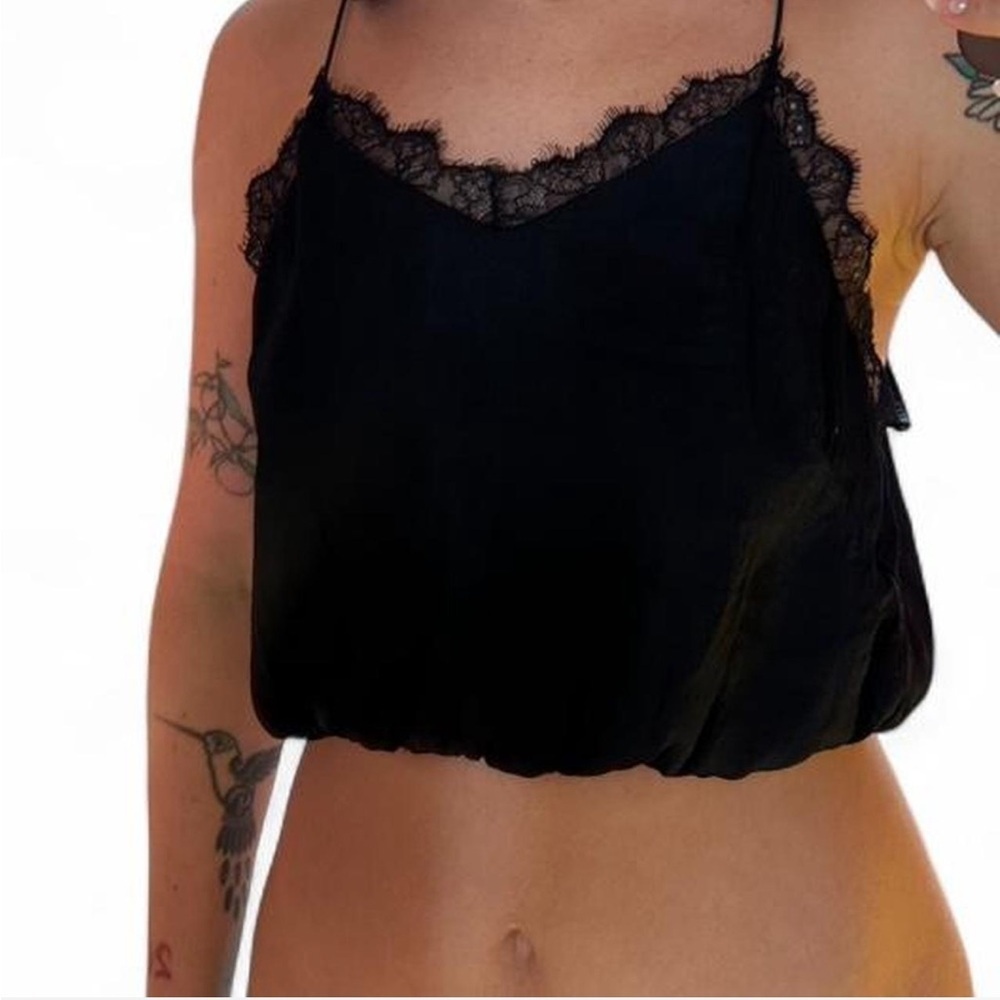 Black silky lace crop top - Picture 3 of 4